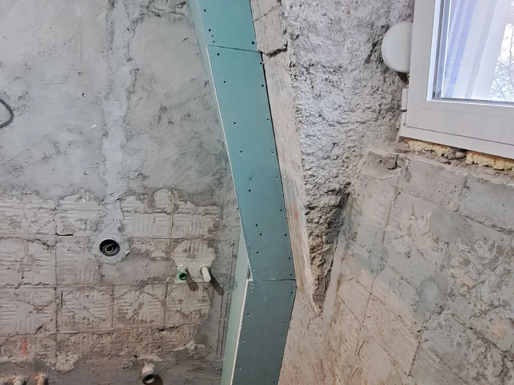 Spušteni plafon u kupatilu