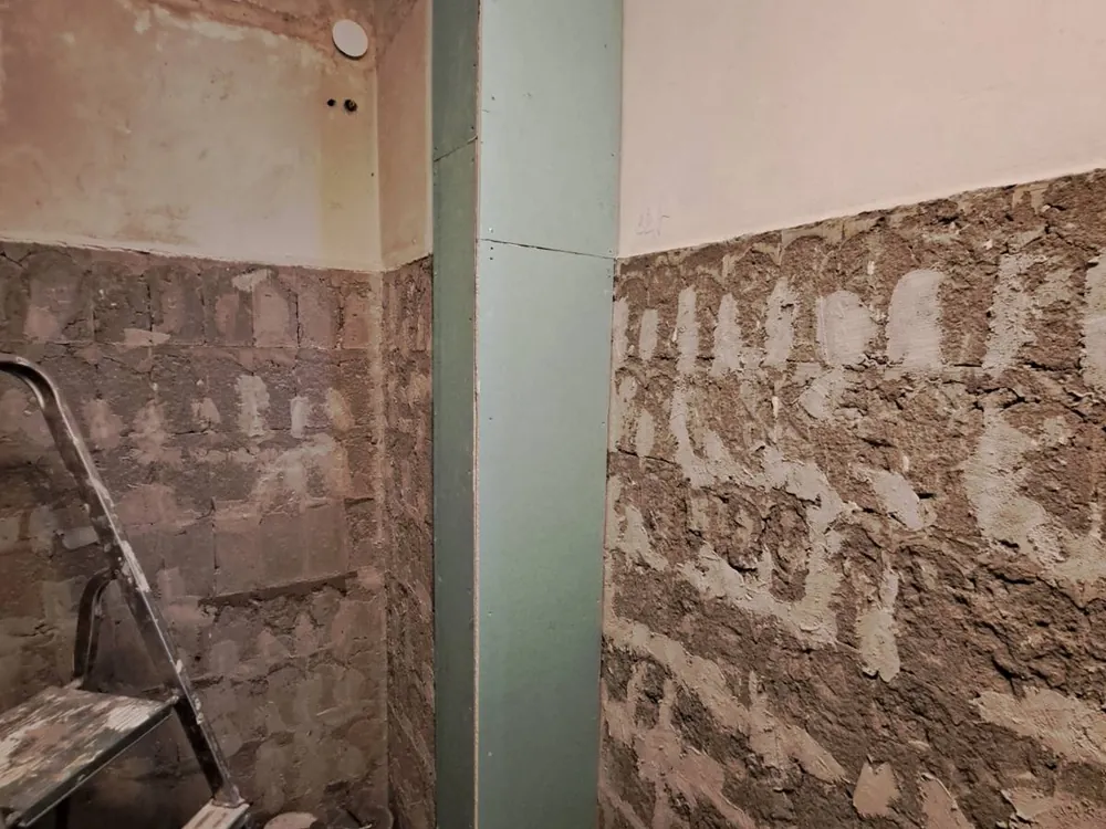 Spušteni plafon u kupatilu